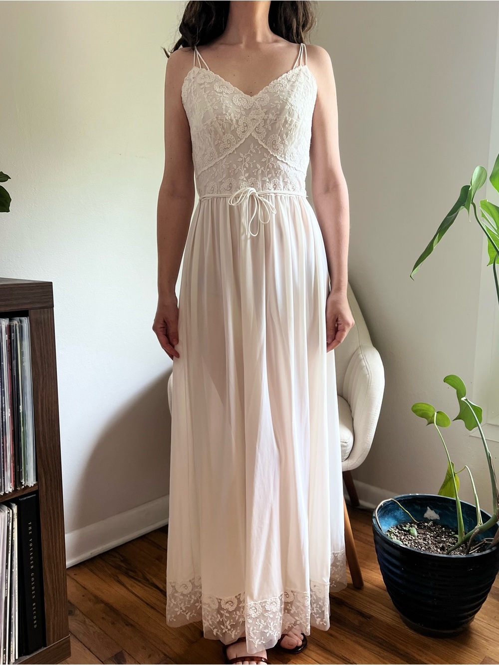 1950s White Lace Nightgown / Slip Dress - Picture 9 of 14